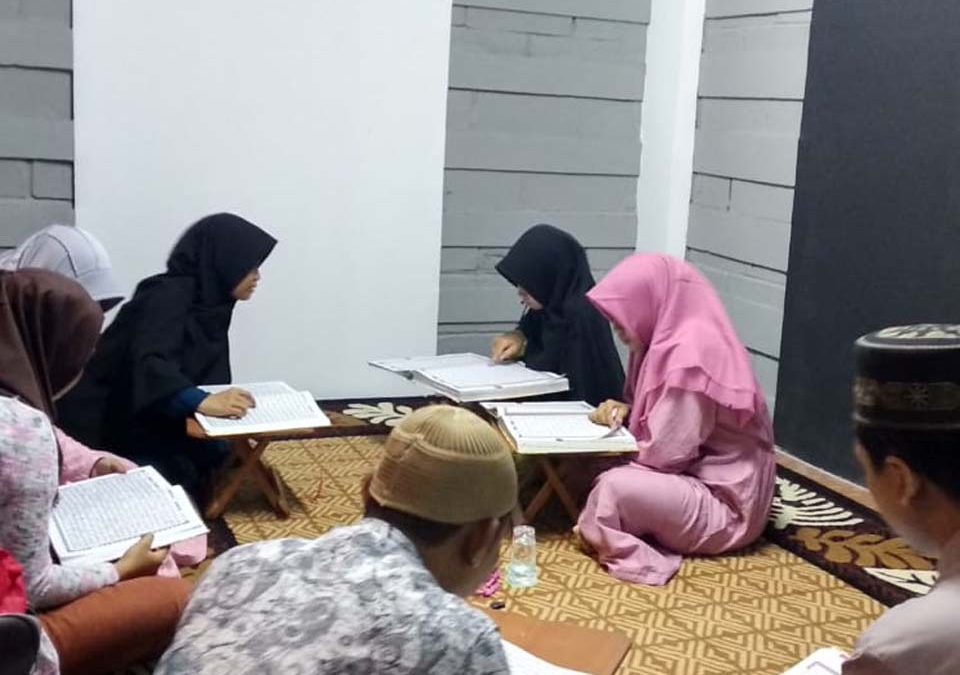 KEUTAMAAN ORANG YANG MEMBACA AL-QUR'AN 6 Almaas Griya Insani Muslim Surabaya Dakwah Sosial