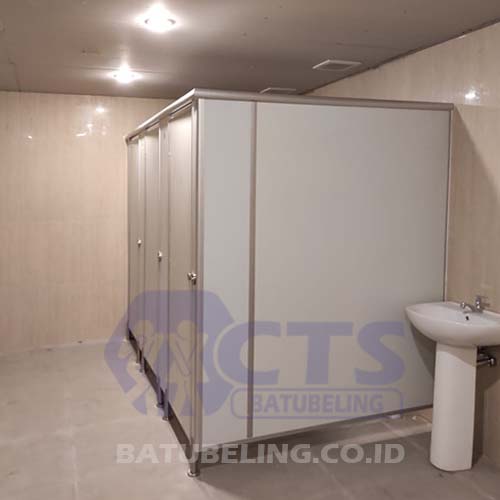 cts8 https://www.almaas.co.id/pemasangan-cubicle-toilet-pvc-di-hotel-raja-mandalika-ntb/ Pemasangan Cubicle Toilet PVC di hotel raja mandalika NTB Maret